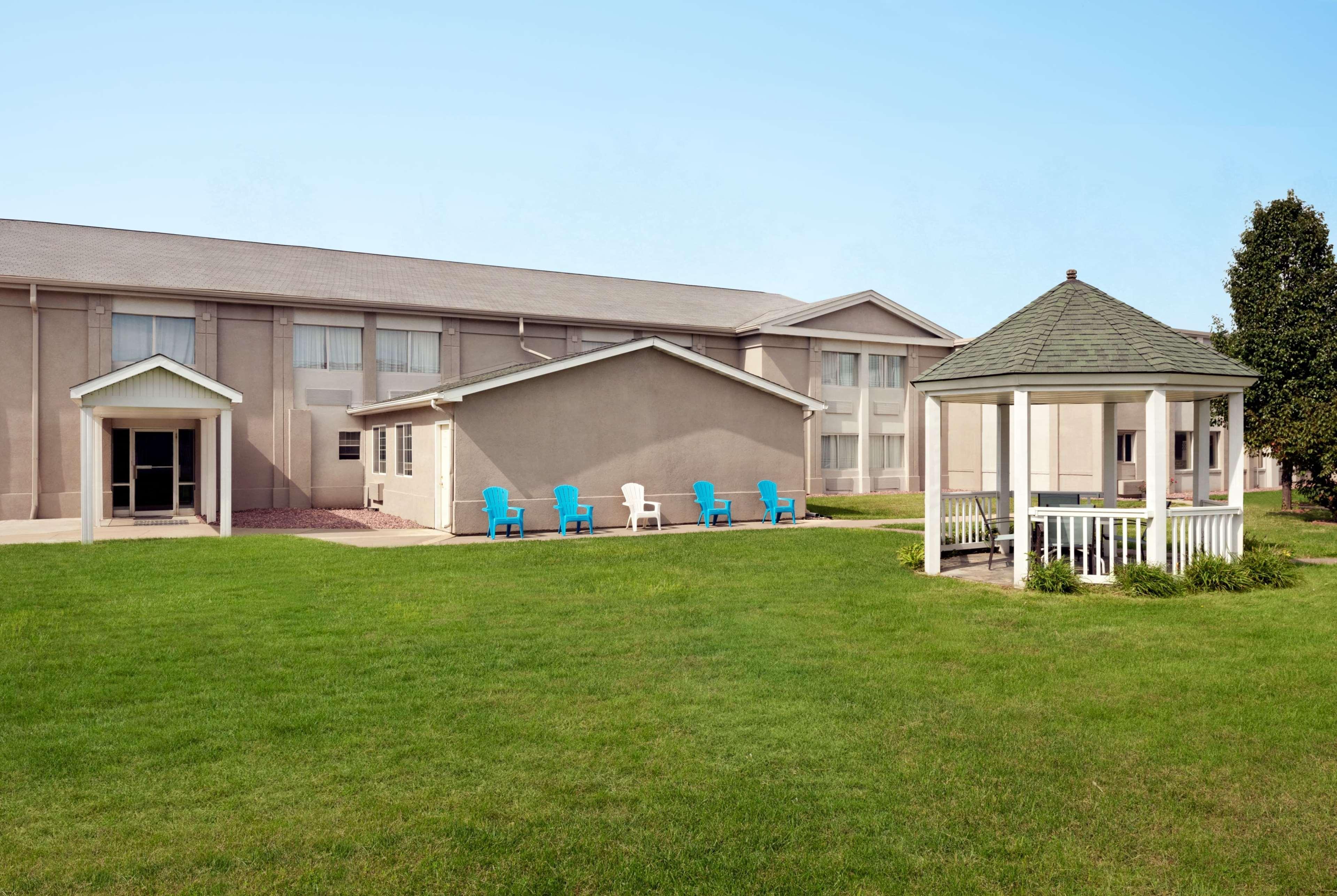 Super 8 By Wyndham Des Moines Exterior foto