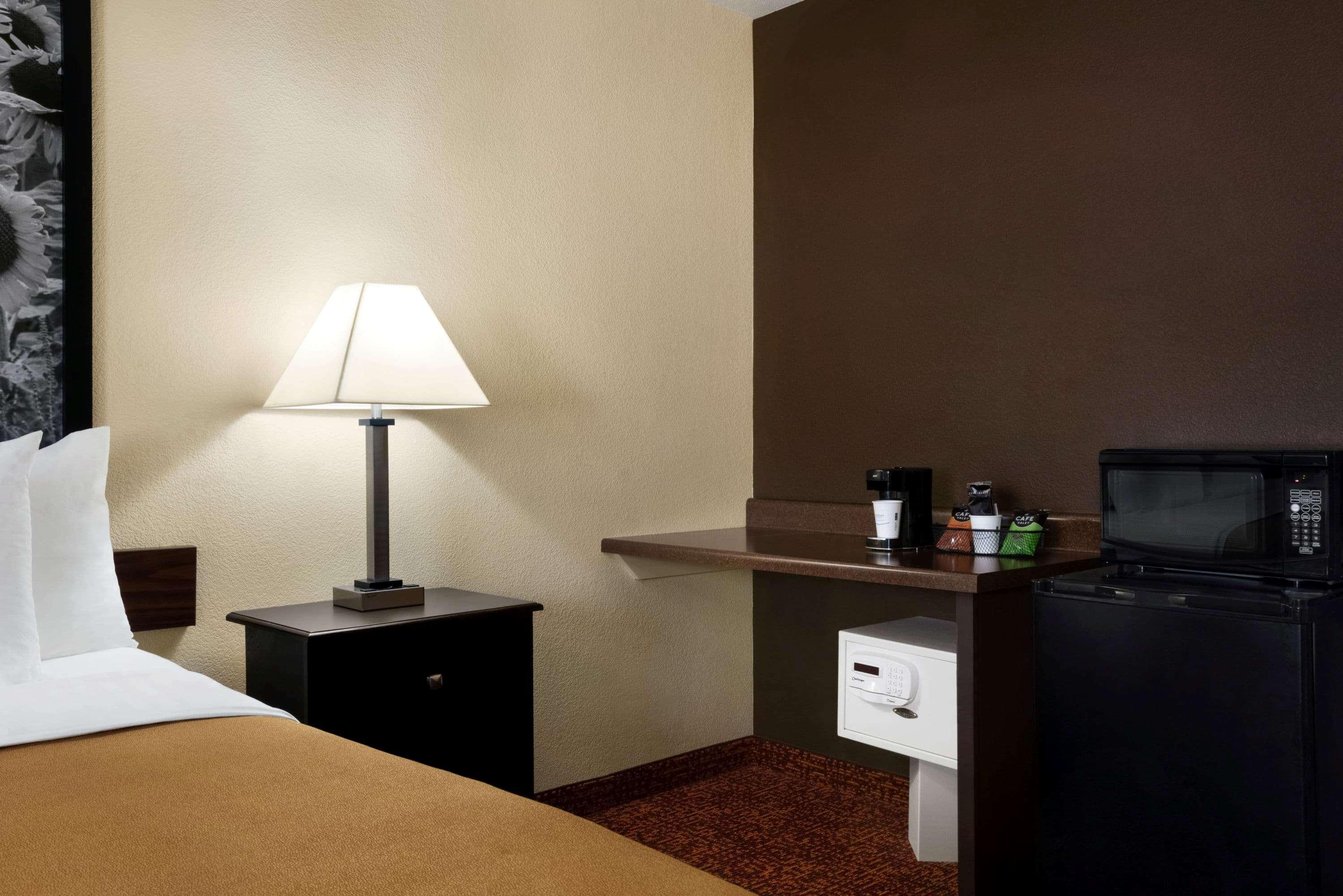 Super 8 By Wyndham Des Moines Exterior foto